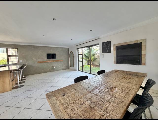 3 BEDROOM TOWNHOUSE FOR SALE IN JEFFREYS BAY CENTRAL